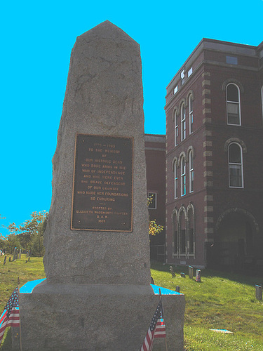 The Eastern cemetery  /  Portland, Maine USA -  11 octobre 2009- Avec ciel bleu photofiltré