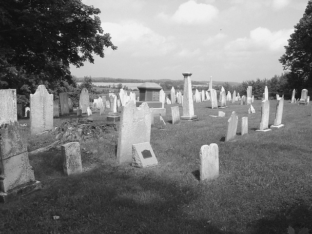 Whiting church cemetery. 30 nord entre 4 et 125. New Hampshire, USA. 26-07-2009  -  N & B