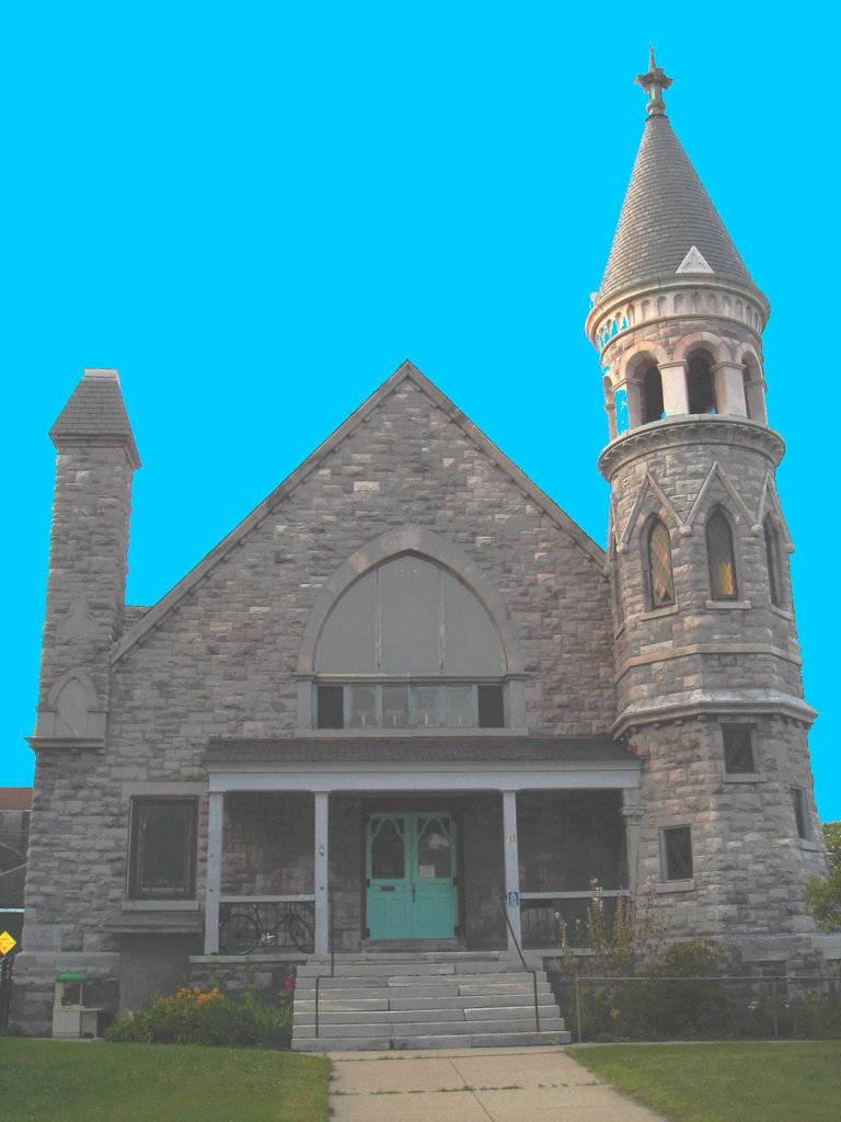 Rutland, Vermont USA  /  25-07-2009 -  Trinity episcopal church avec ciel bleu photofiltré
