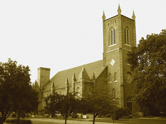 Rutland, Vermont USA  /  25-07-2009 -  Trinity episcopal church en sepia.