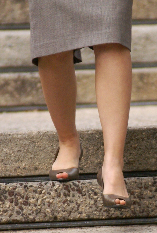 bandolino heels peep toe