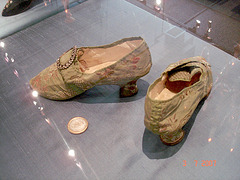 Classe et confort / Comfort & class - Bata Shoe Museum - Toronto, Canada. 3 juillet 2007.