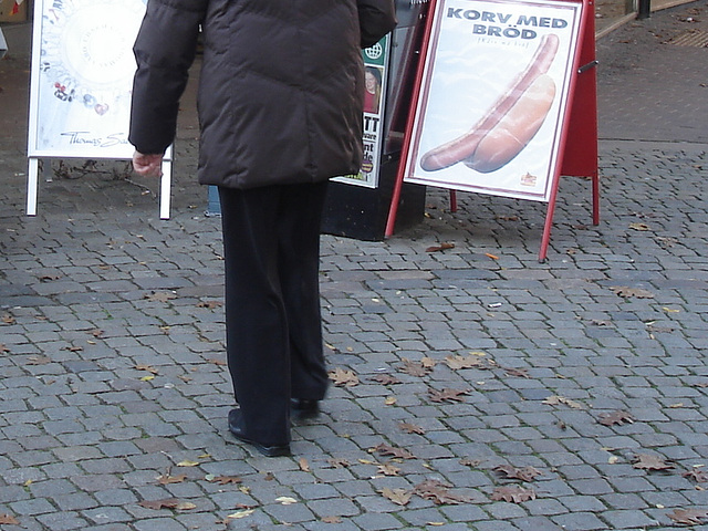 Dame du bel âge en talons plats / Just nu Swedish mature Lady on flats -Ängelholm / Sweden - Suède.  23 octobre 2008