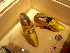 Golden beauties / Beautés dorées - Bata Shoe Museum- Toronto, Canada.  July 2007.