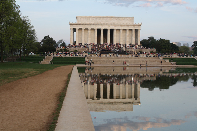 19.EasterSunriseService.LincolnMemorial.WDC.4April2010