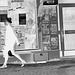 Direkten hatter in chunky heeled shoes and sexy skirt /  Suédoise à chapeau en jupe sexy et souliers à talons trapus /   Ängelholm /  Suède - Sweden.  23/10/2008 - N & B en négatif