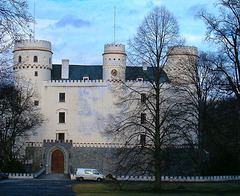 romantisma kastelo Orlík en Sudbohemia regiono