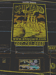 Shipyard brewer co. / Portland Maine USA -  11 octobre 2009 - Contours couleurs en négatif