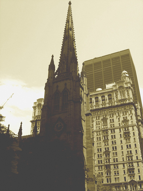 Clocher et gratte-ciel  /  Church tower and skyscrapers - New-York city.  July 2008 - Sepia