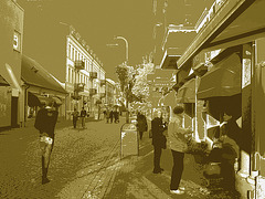 Bokia Swedish Mom with the beret man.- Bleu envahissant et postérisation en sepia