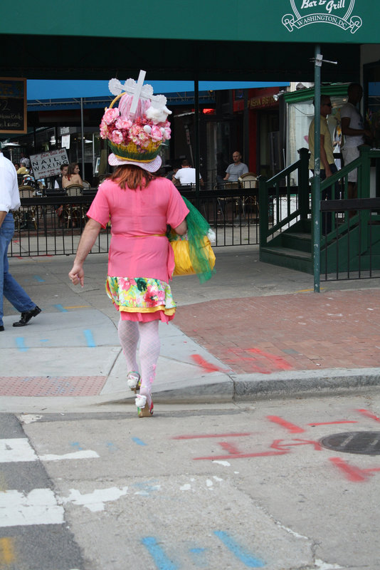 10.EasterBonnets.17thStreet.NW.WDC.4April2010