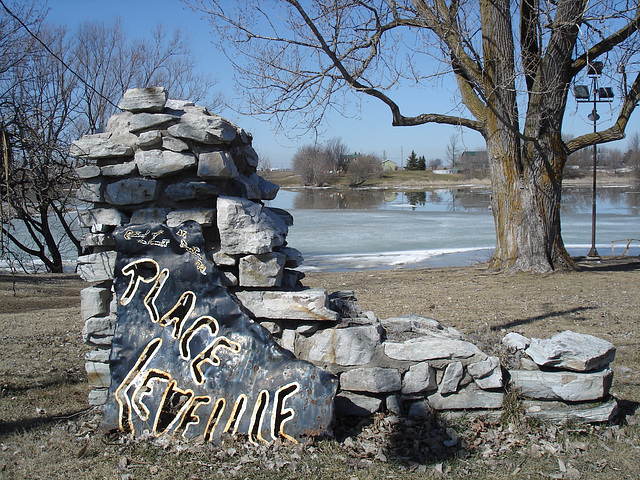 Place Léveillé / Ste-Martine Qc, CANADA.  16 mars 2010 - Photo originale