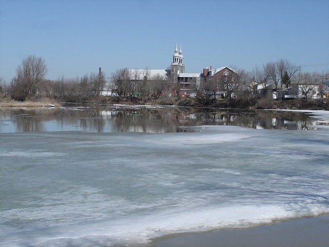 Place Léveillé / Ste-Martine, Québec, CANADA - 16 mars 2010 -  Photo originale