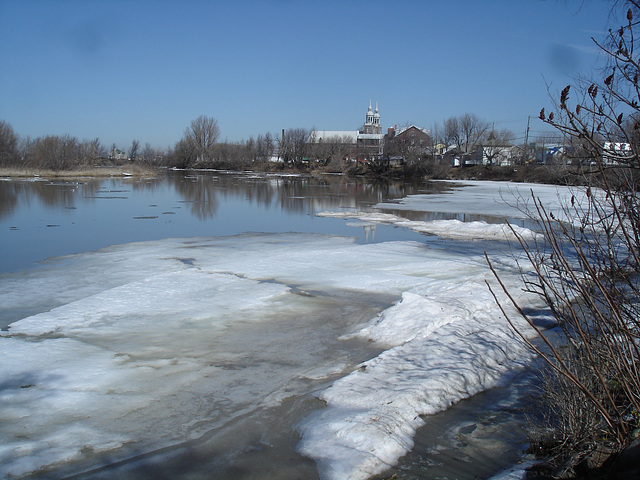 Place Léveillé / Ste-Martine Qc, CANADA.  16 mars 2010  - Photo originale