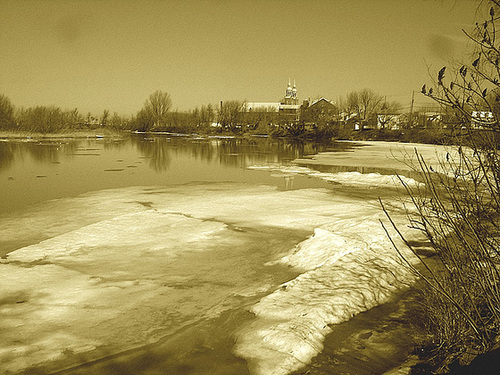 Place Léveillé / Ste-Martine Qc, CANADA.  16 mars 2010 - Sepia