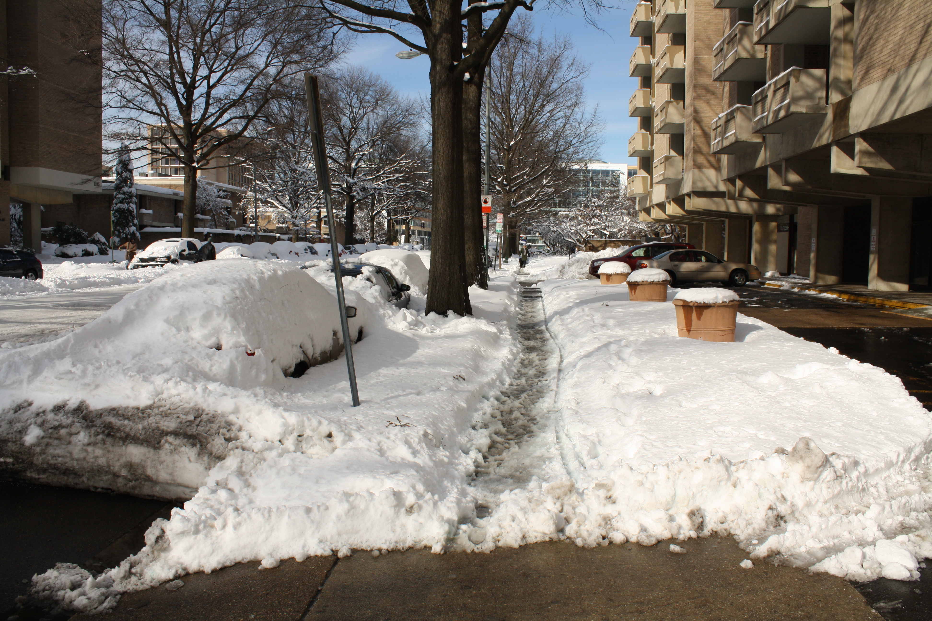 08.DayAfterSnowBlizzard.N4M.SW.WDC.7February2010