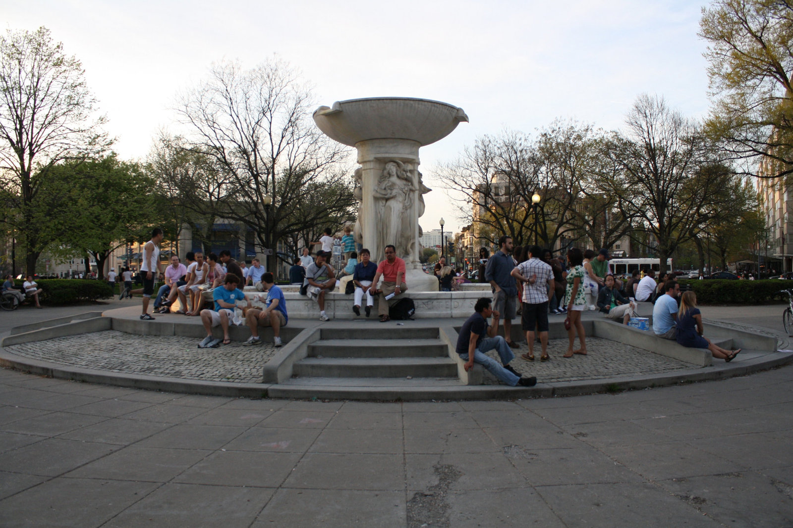 106.EasterSunday.DupontCircle.WDC.4April2010