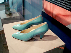 Princess Diana's high Heels. 1961-1997. Bata Shoe Museum. Toronto, Canada.  3 juillet 2007