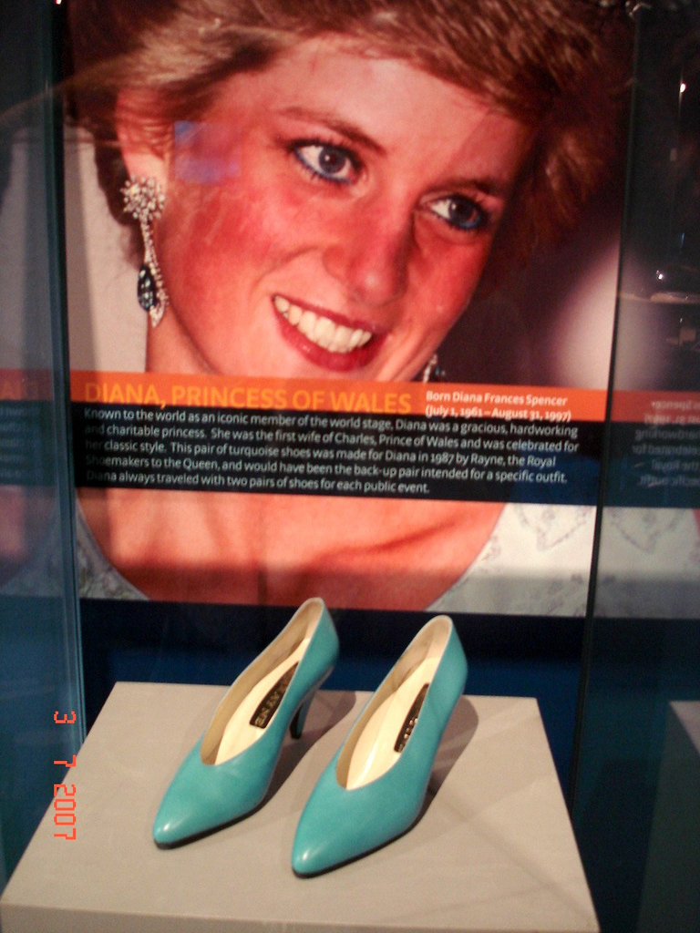 Princess Diana's high Heels. 1961-1997. Bata Shoe Museum. Toronto, Canada.  3 juillet 2007