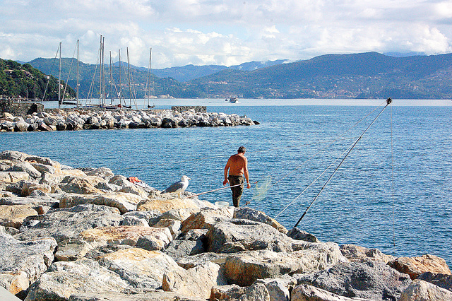 fiŝkaptisto en Portovenere - Angler in Portovenere