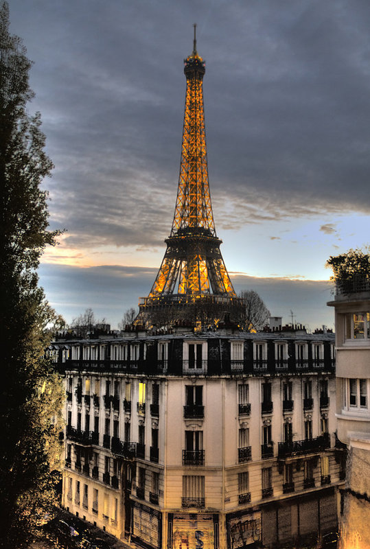 La Grande Dame, Paris