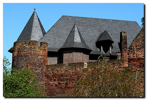 Burg Linn, Zinnen