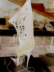 Women Supremacy eccentric Boots - Négatif RVB --Bata Shoe Museum -3 juillet 2007
