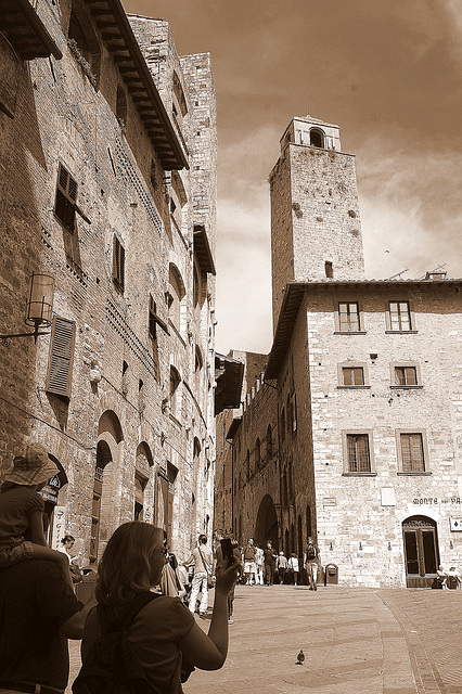 Gimignano / Italio - mezepoka urbo