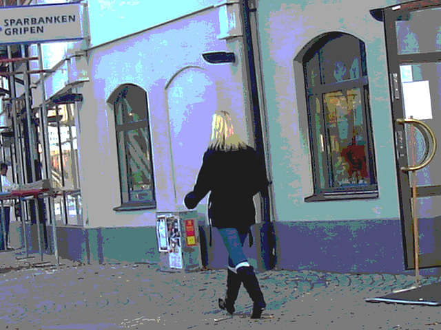 Guldfynd Swedish blond in jeans with low-heeled boots /  La Déesse blonde  Guldfynd en jeans et bottes à talons plats -  Ängelholm / Suède - Sweden.  23 octobre 2008- Postérisation