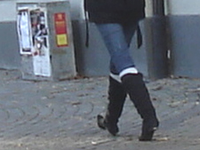 Guldfynd Swedish blond in jeans with low-heeled boots /  La Déesse blonde  Guldfynd en jeans et bottes à talons plats -  Ängelholm / Suède - Sweden.  23 octobre 2008