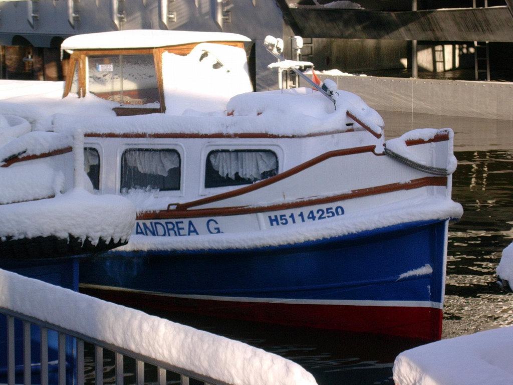 Winterimpression einer Barkasse