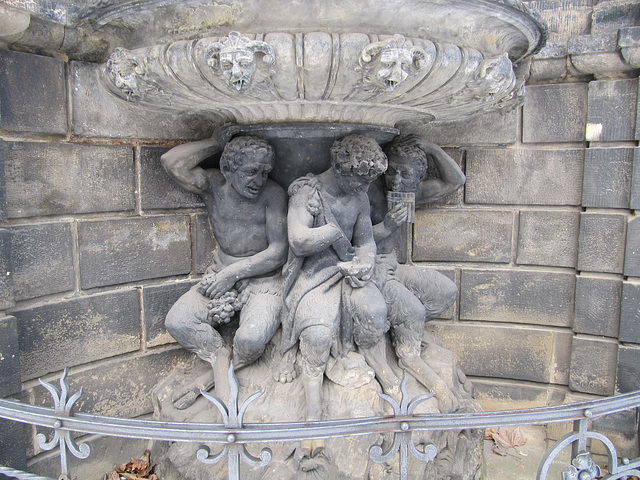 Brunnen am Zwinger