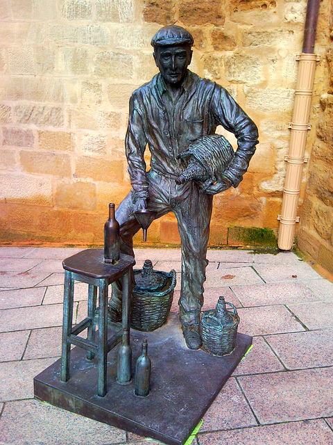 Haro (La Rioja): monumento al vino.