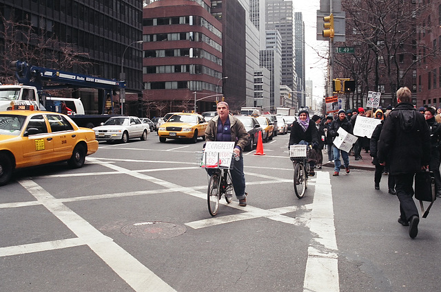 06.01.AntiWar.NYC.15February2003