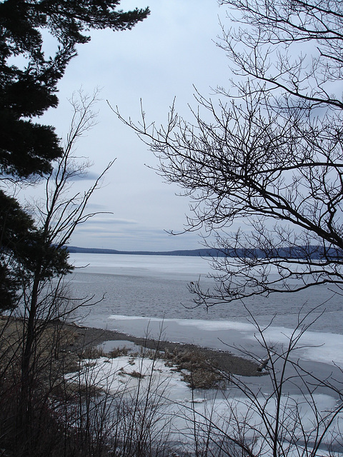 Lac Brome /  Brome lake -  Qc,   CANADA.  28 mars 2010