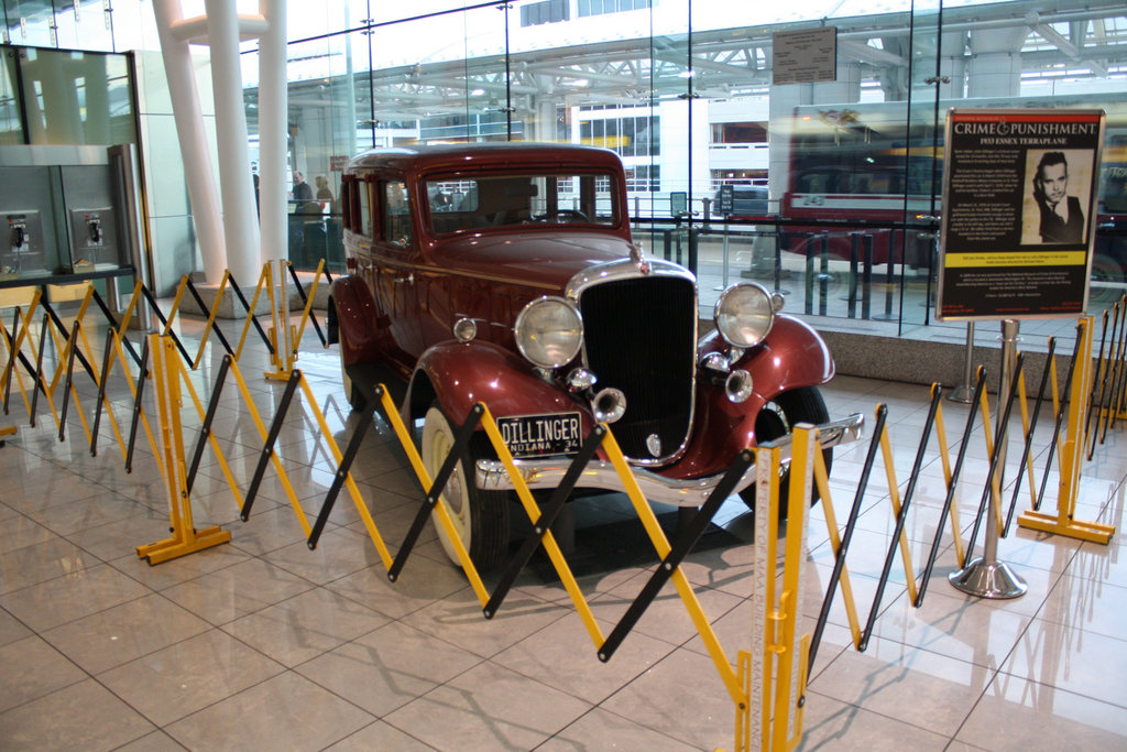 01.Dillinger.1933EssexTerraplane.BWI.Airport.MD.10March2010