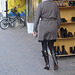La Dame au petit vélo en bottes de cuir à talons hauts / Little bike Swedish blond Lady in medium high-heeled Boots - Ängelholm / Suède - Sweden.   23-10-2008