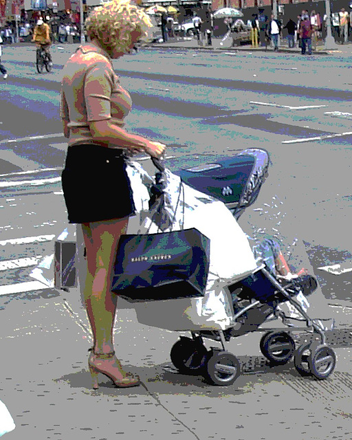 Canal street.  New-York city- Juillet 2007   - Canal street high-heeled mom / Juillet 2007 - Postérisation