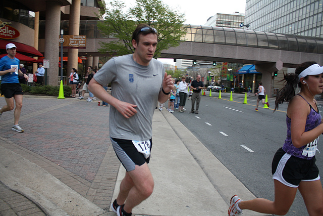 113.TheRace.5KRun.CrystalDrive.ArlingtonVA.2April2010