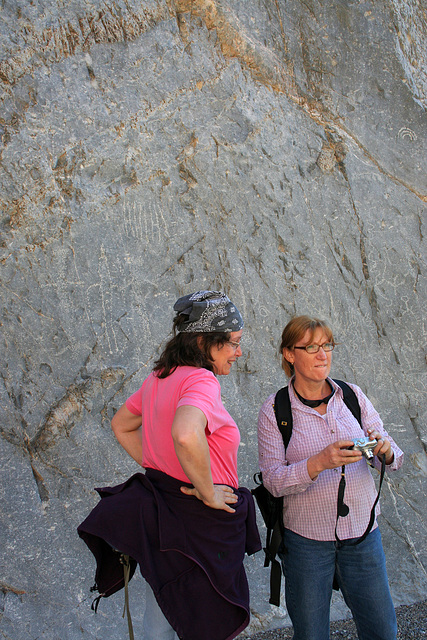 Michelle & Veronica in front of Petroglyphs in Marble Canyon (4686)