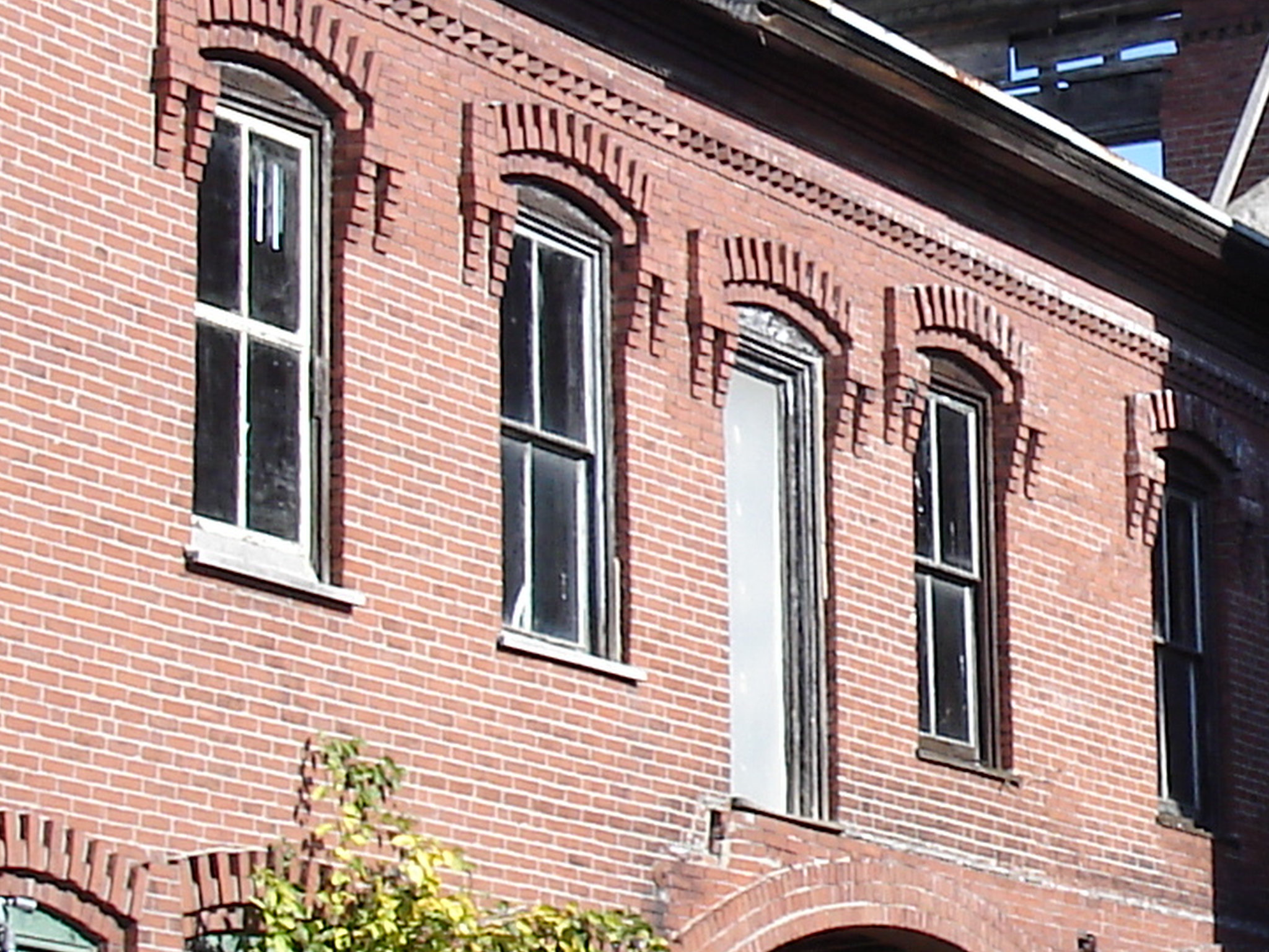 Portes sans balcons  /  Dare-devil doors - Portland, Maine USA.  11 octobre 2009