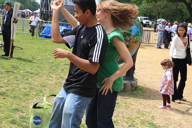 07.DanceCouple.EarthDay.ClimateRally.WDC.25April2010