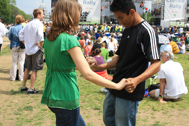 12.DanceCouple.EarthDay.ClimateRally.WDC.25April2010