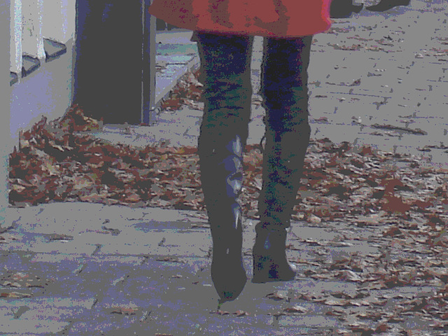 Choklad blond swedish Lady in red with sexy high-heeled boots / Blonde en rouge avec bottes de cuir à talons hauts - Postérisation