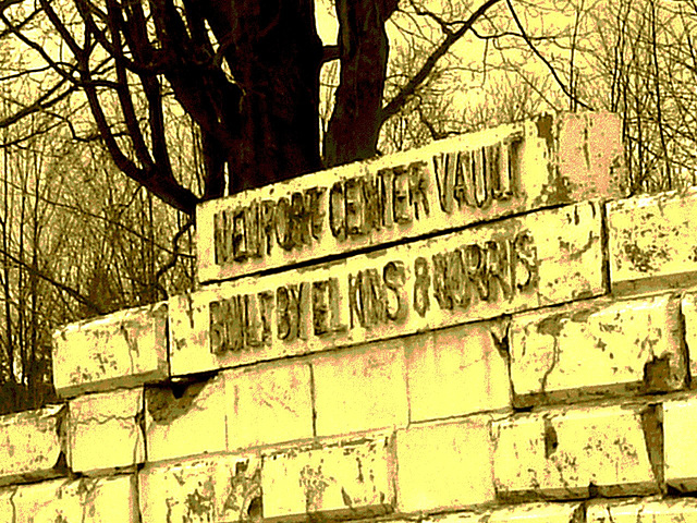 Newport center vault cemetery - Vermont USA .  28 mars 2010  - Sepia