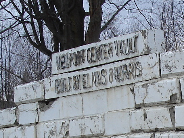 Newport center vault cemetery - Vermont USA .  28 mars 2010