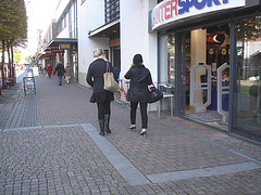Expresso house Swedish duo - Flat boots and high heels /  Piétonnes suédoises - talons hauts et bottes à talons plats -   Ängelholm - 23-10-2008
