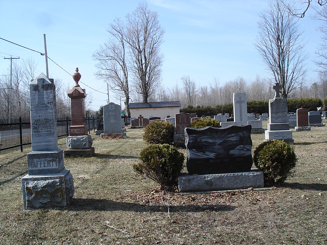 Cimetière St-André Apôtre  - St-André d'Argenteuil. Québec, CANADA -  19 mars 2010