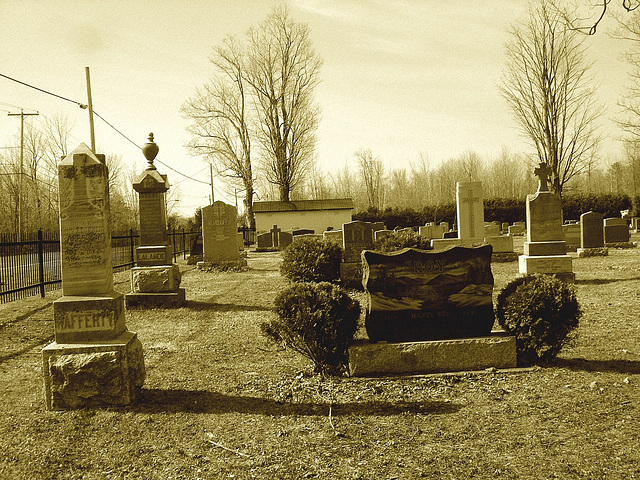 Cimetière St-André Apôtre  - St-André d'Argenteuil. Québec, CANADA -  19 mars 2010 - Sepia