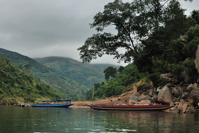 Scenes passing along the Nam Ou tour